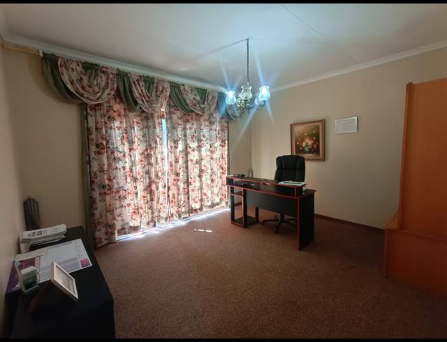 4 BEDROOM HOUSE FOR SALE IN VANDERBIJLPARK SE 3